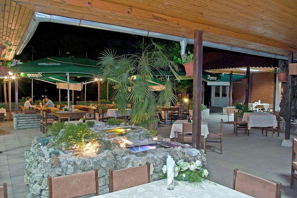 Hotel Les Razgrad ภายนอก รูปภาพ