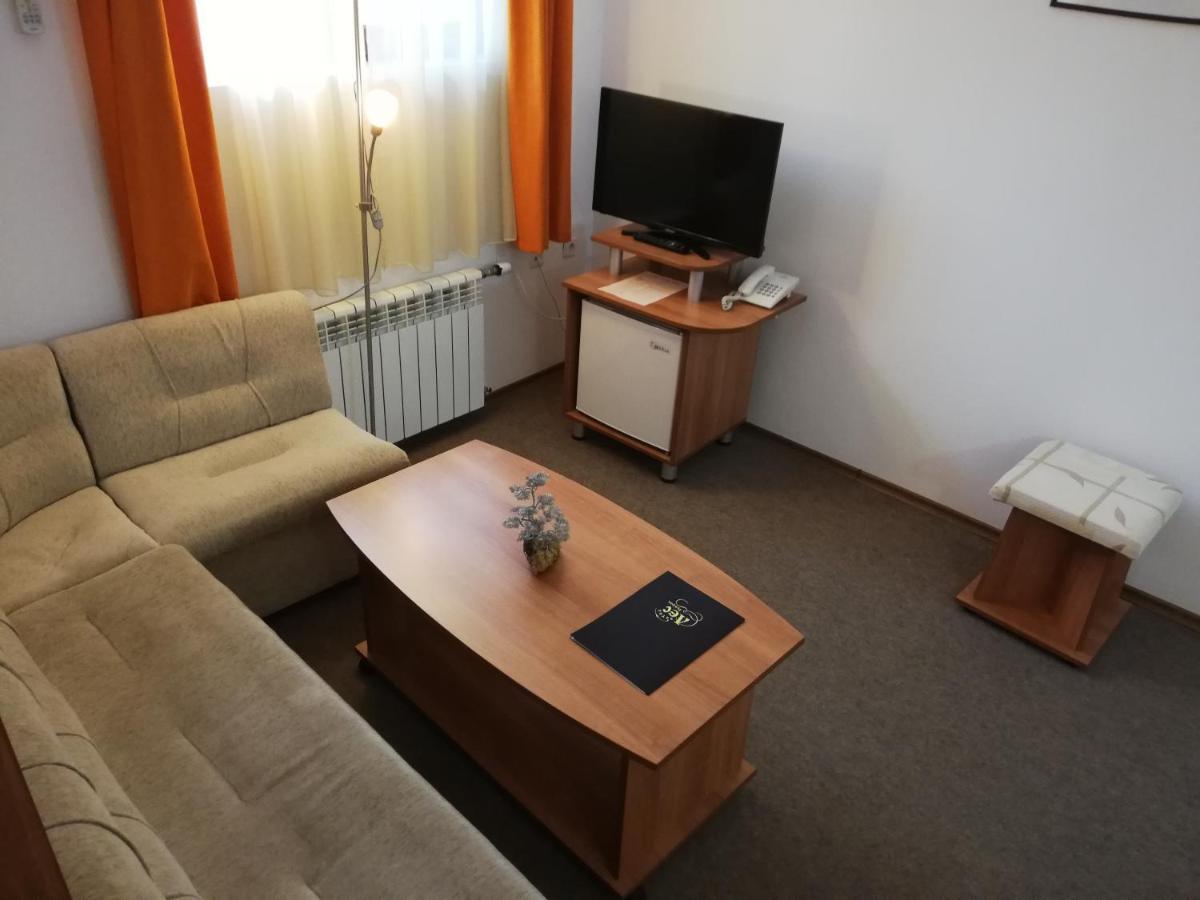 Hotel Les Razgrad ภายนอก รูปภาพ