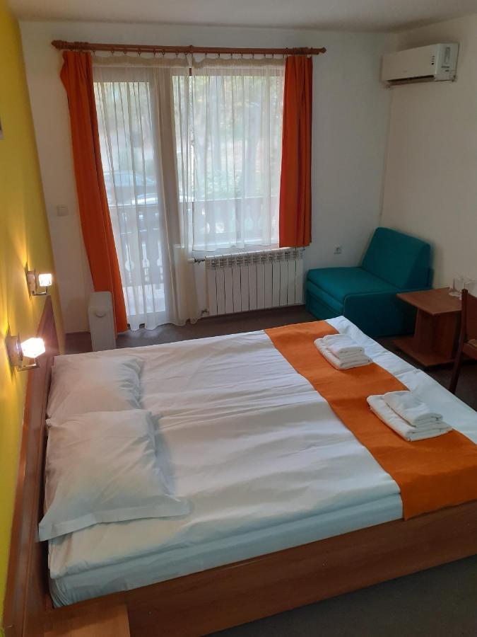 Hotel Les Razgrad ภายนอก รูปภาพ