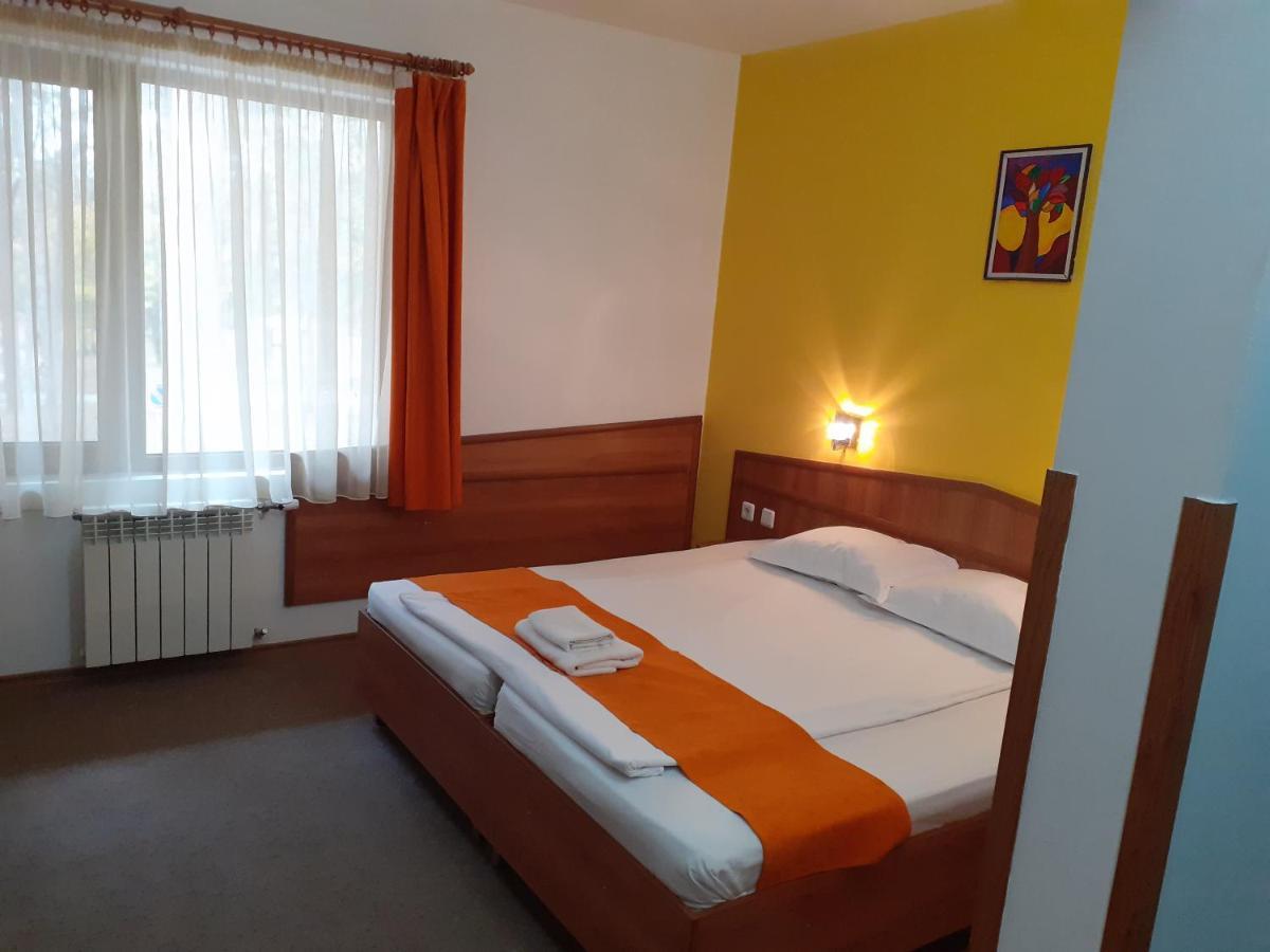 Hotel Les Razgrad ภายนอก รูปภาพ