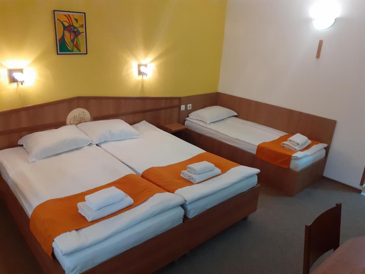 Hotel Les Razgrad ภายนอก รูปภาพ