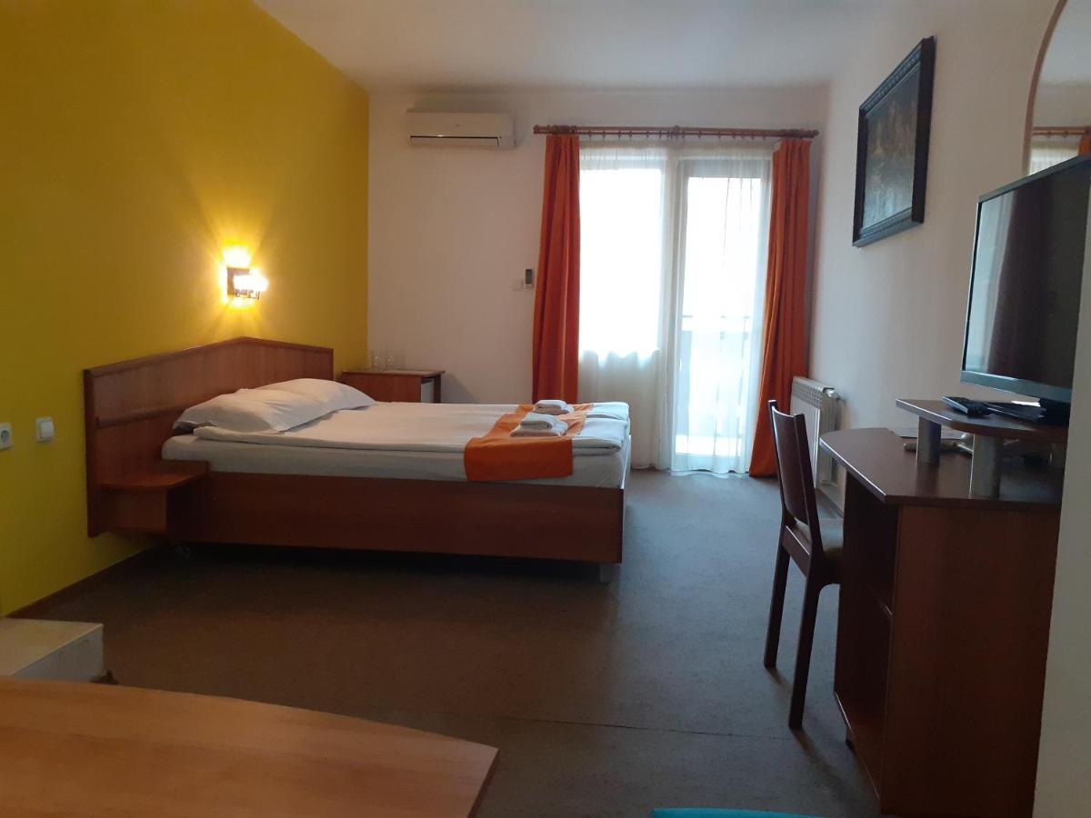 Hotel Les Razgrad ภายนอก รูปภาพ
