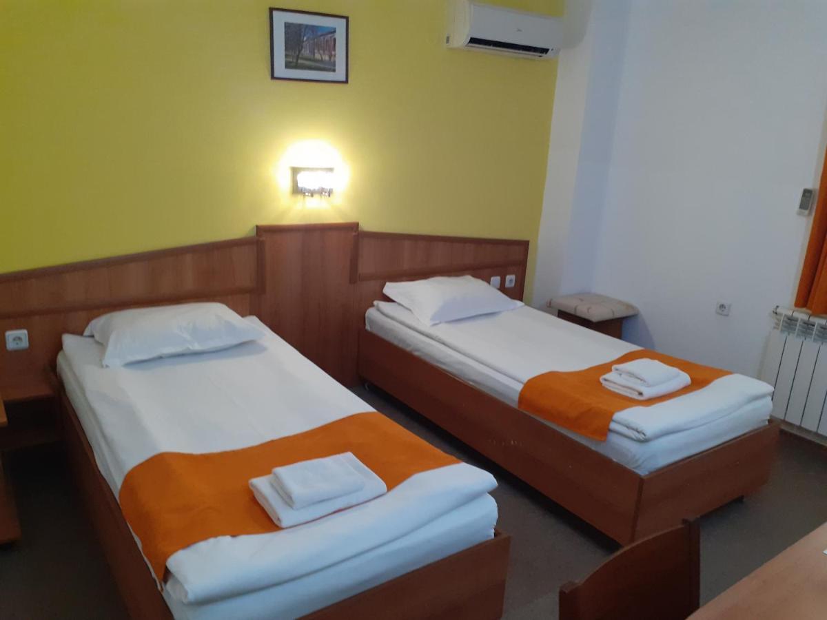 Hotel Les Razgrad ภายนอก รูปภาพ