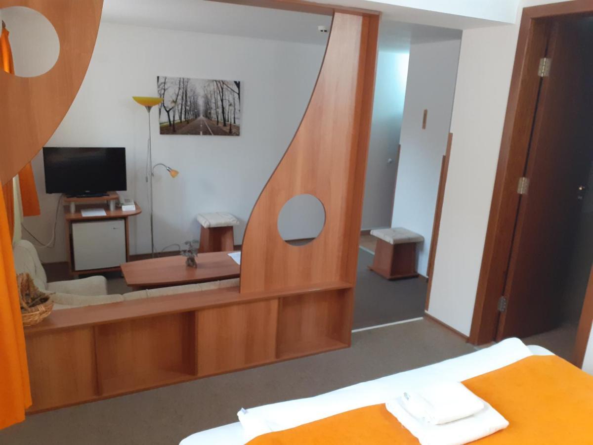 Hotel Les Razgrad ภายนอก รูปภาพ