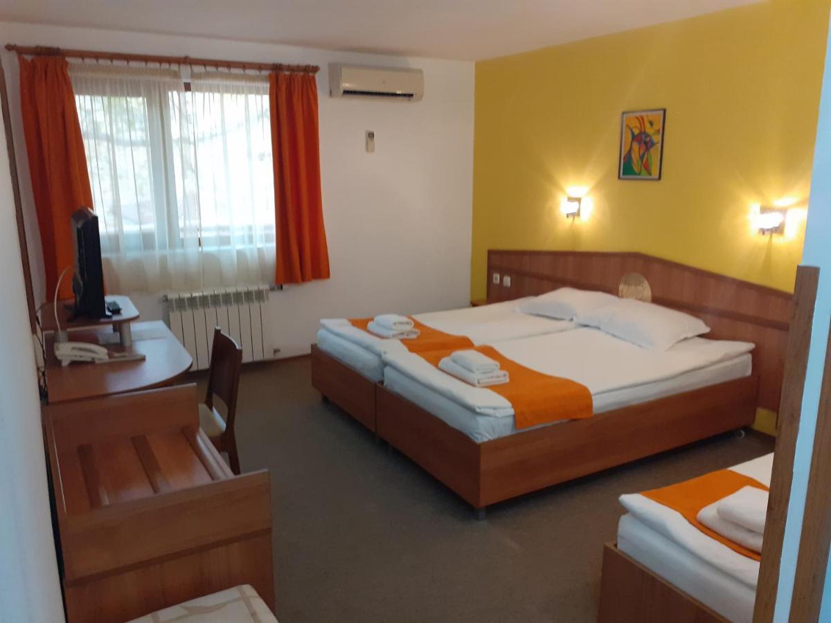 Hotel Les Razgrad ภายนอก รูปภาพ