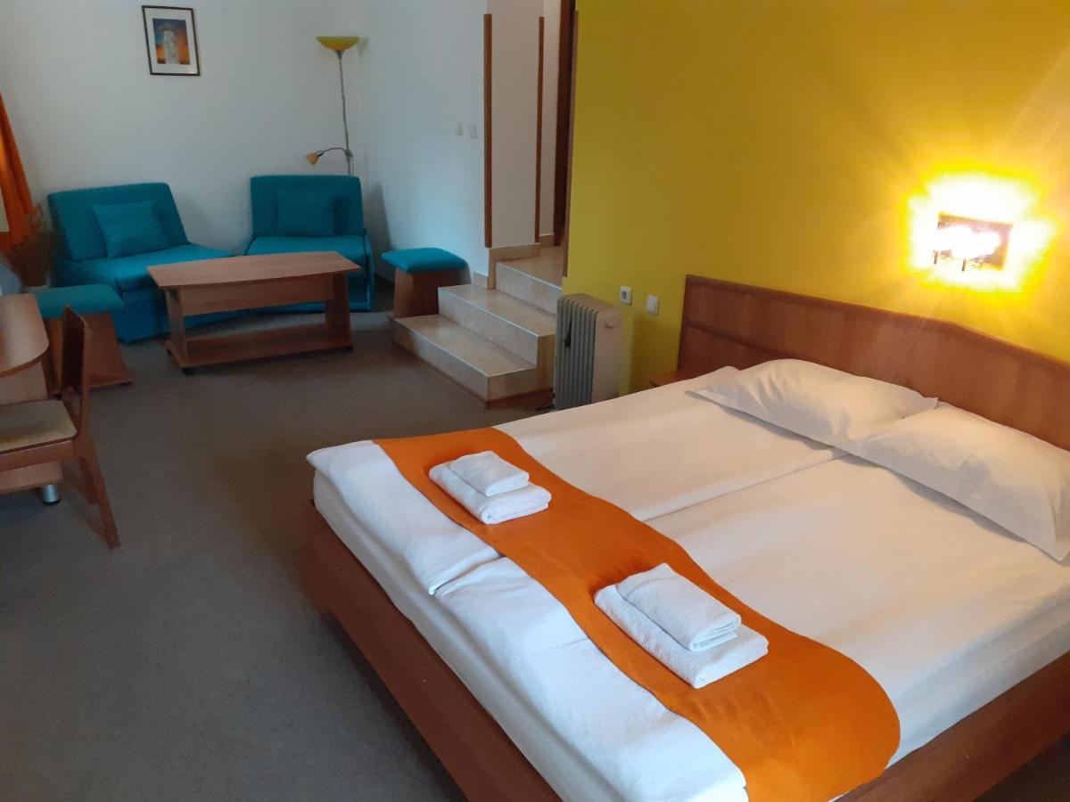 Hotel Les Razgrad ภายนอก รูปภาพ