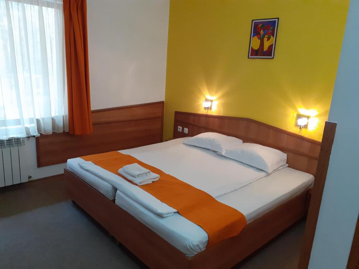 Hotel Les Razgrad ภายนอก รูปภาพ