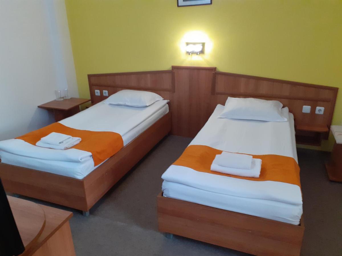 Hotel Les Razgrad ภายนอก รูปภาพ