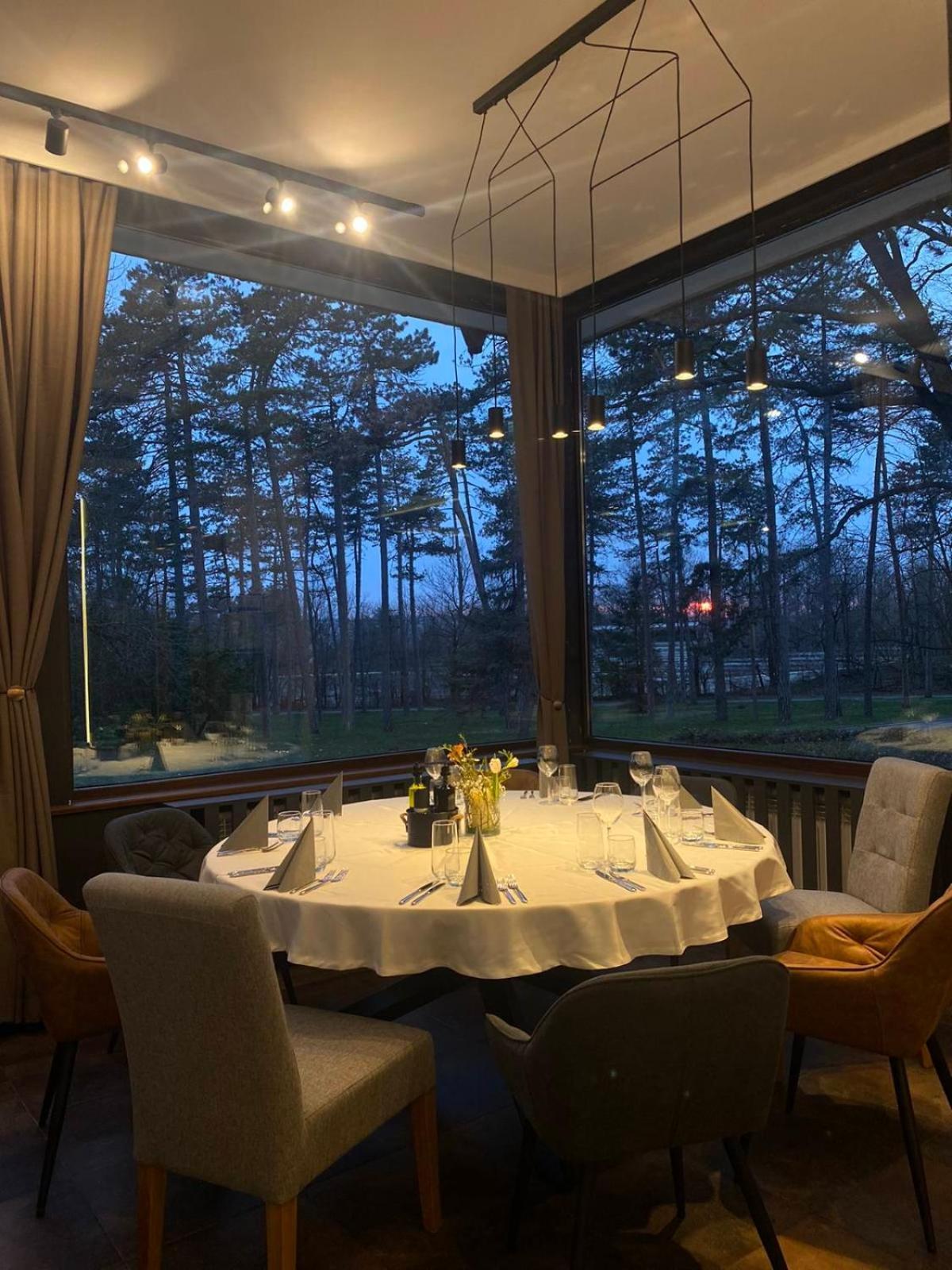 Hotel Les Razgrad ภายนอก รูปภาพ